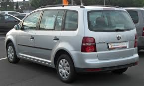 VOLKSWAGEN TOURAN AUT  7 POSTI O SIMILARE